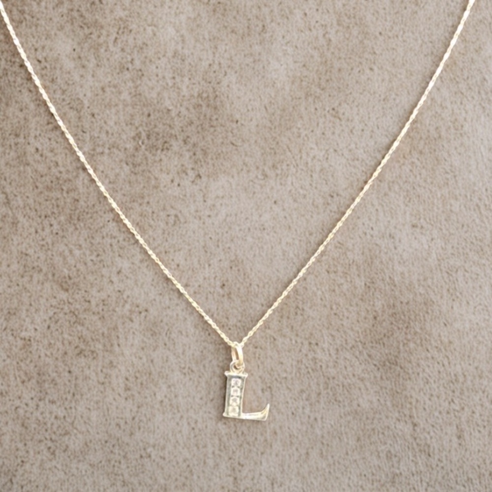 18” Sterling Silver Initial 'L' Pendant Necklace